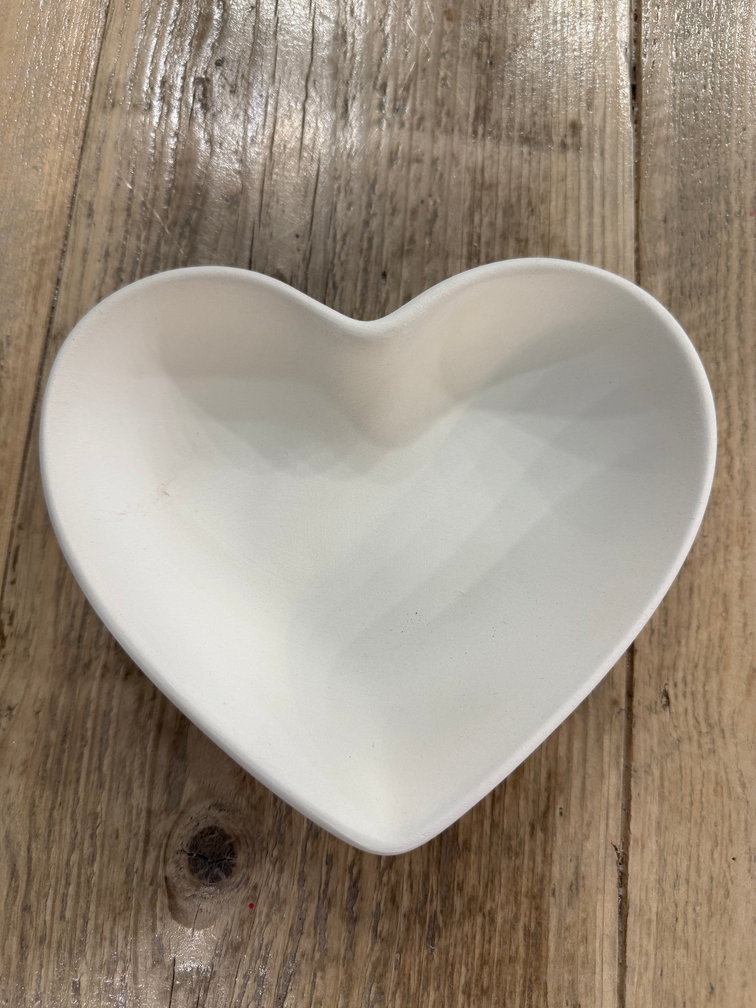 Cuenco corazón de cerámica biscocho 15x17 cm sin pintar, listo para personalizar en COCOART Studio Torrelodones
